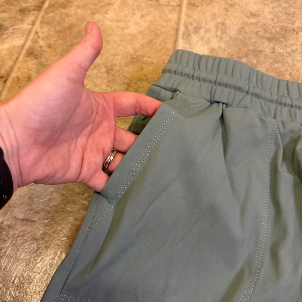 Cynthia Rowley Sage Green Activewear Shorts Drawstring Elastic Women Medium NWT - Picture 15 of 16